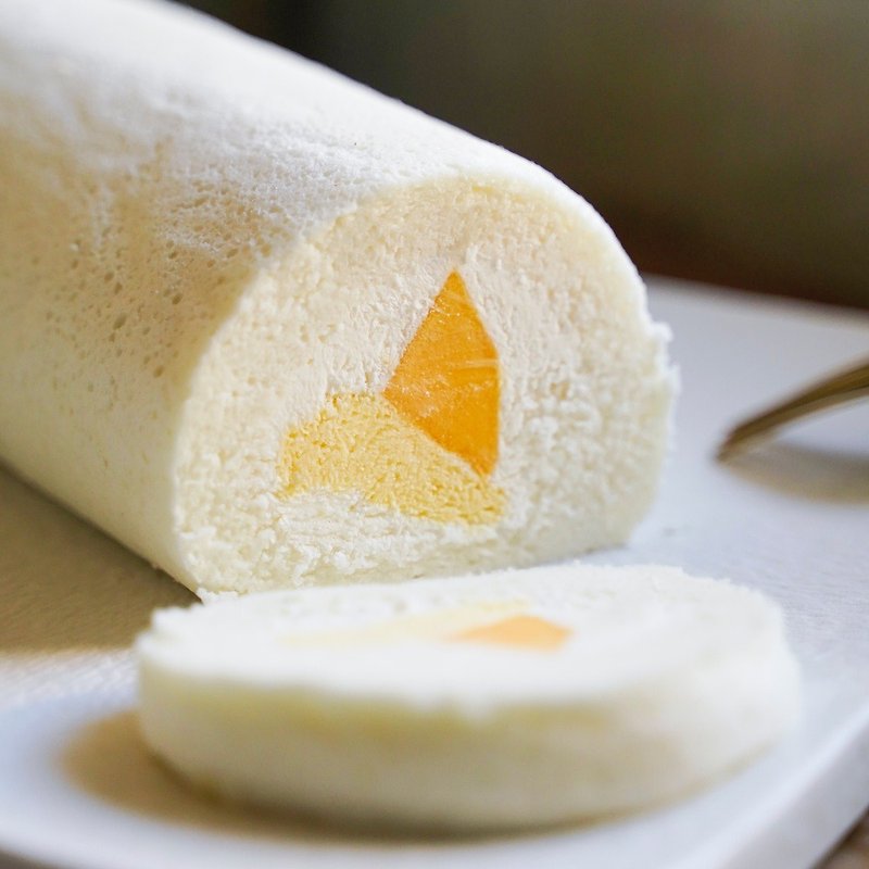 【Oma Baking】Snow White Raw Milk Roll with Mango and Passion - เค้กและของหวาน - วัสดุอื่นๆ 