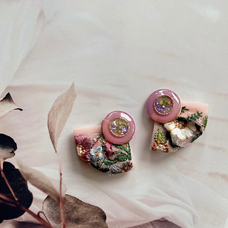 Scent -Dusty Pink- - Earrings & Clip-ons - Thread Pink