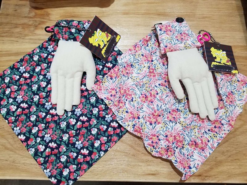 Packable flower pattern Handkerchief - ผ้าขนหนู - ผ้าฝ้าย/ผ้าลินิน สีน้ำเงิน