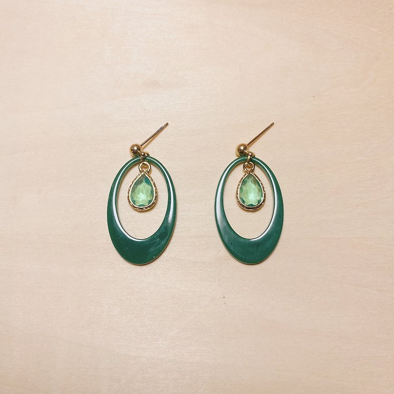 Vintage green water drop oval hollow earrings - ต่างหู - เรซิน สีเขียว
