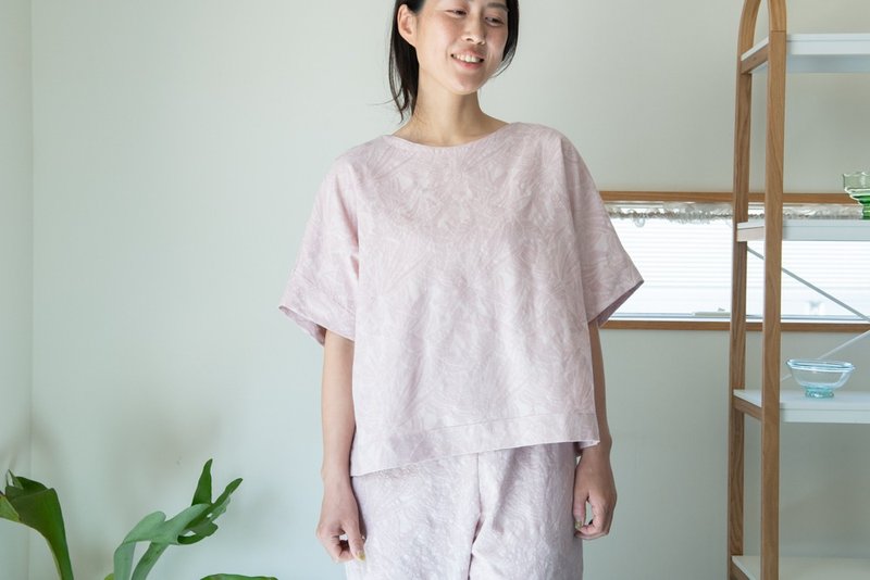 ジャガード織り　後ろタックのブラウス【Organic Cotton／シャクヤクの実染め】 - 女上衣/長袖上衣 - 棉．麻 粉紅色