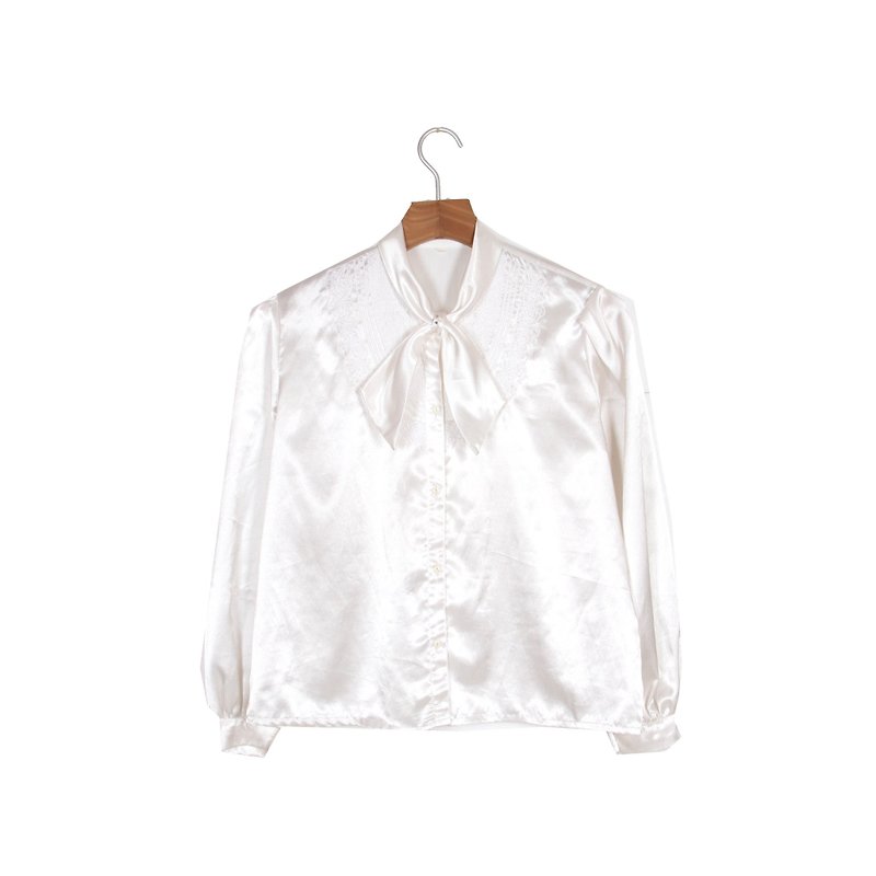 [An old egg plant] Garland embroidery vintage shirt - เสื้อเชิ้ตผู้หญิง - เส้นใยสังเคราะห์ ขาว
