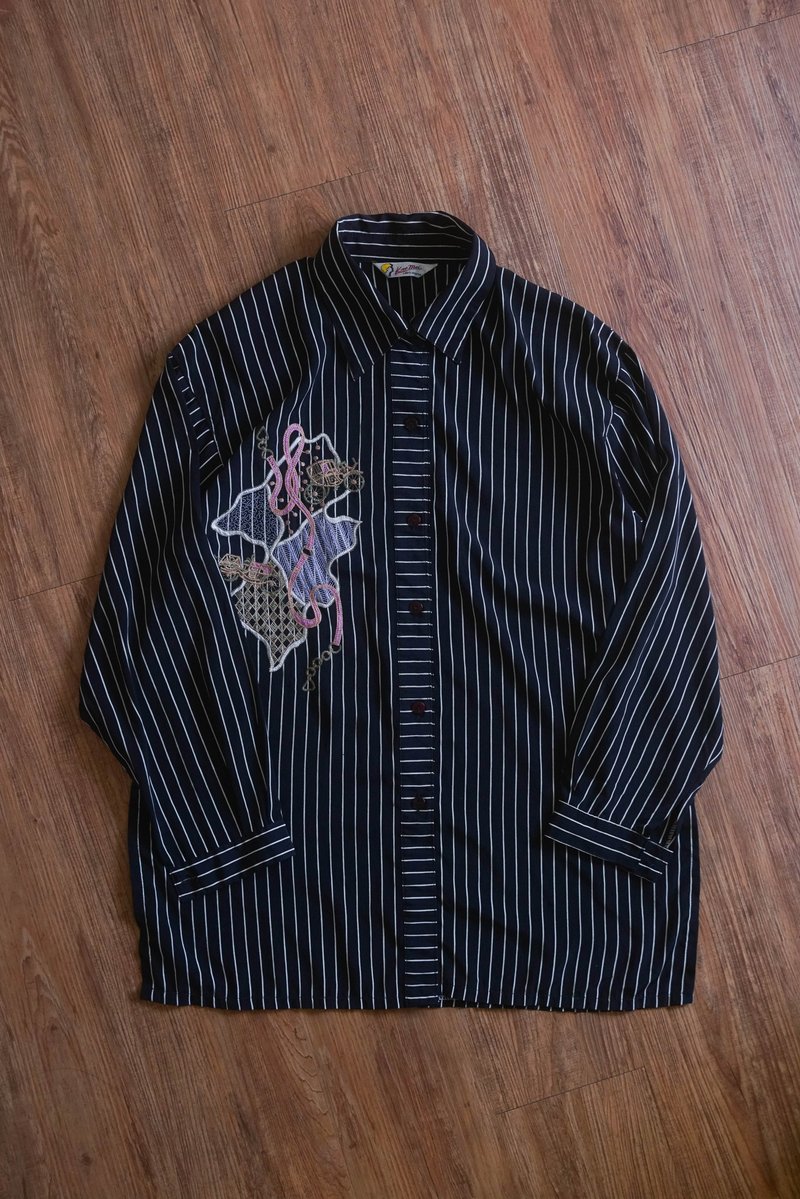 純情百貨行 Vintage 古著襯衫  LS051 黑底白紋禮車襯衫 - 女襯衫 - 聚酯纖維 黑色
