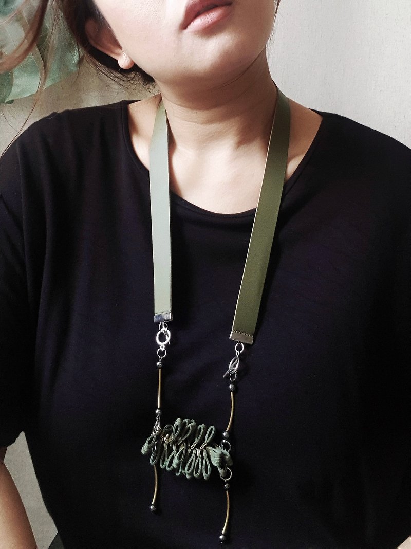 KEIRA Necklace :OLIVE - สร้อยคอ - หนังเทียม สีเขียว