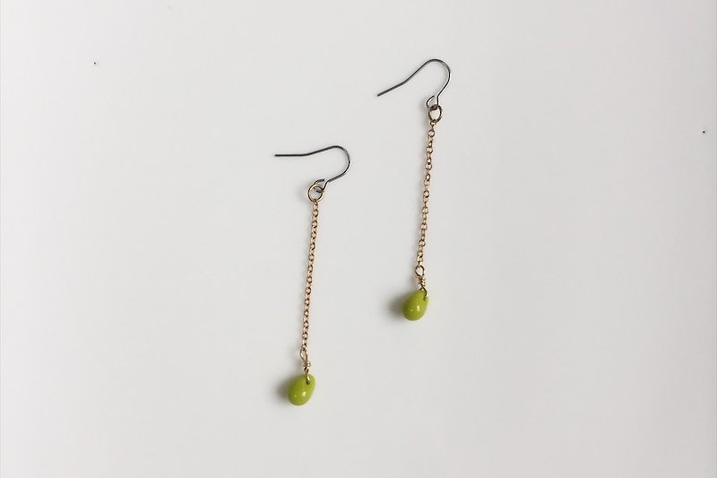 一串綠 草綠色百搭簡約雨滴造型耳環 - 耳環/耳夾 - 寶石 綠色