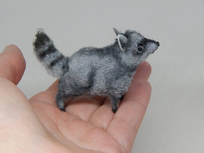 Miniature raccoon - 桌遊/牌卡 - 繡線 灰色