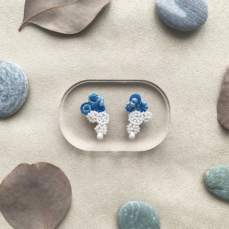 | 茷 | 耳針/耳夾 | #122 | 手刺繡個性耳環 - 水滴 - 耳環/耳夾 - 繡線 藍色