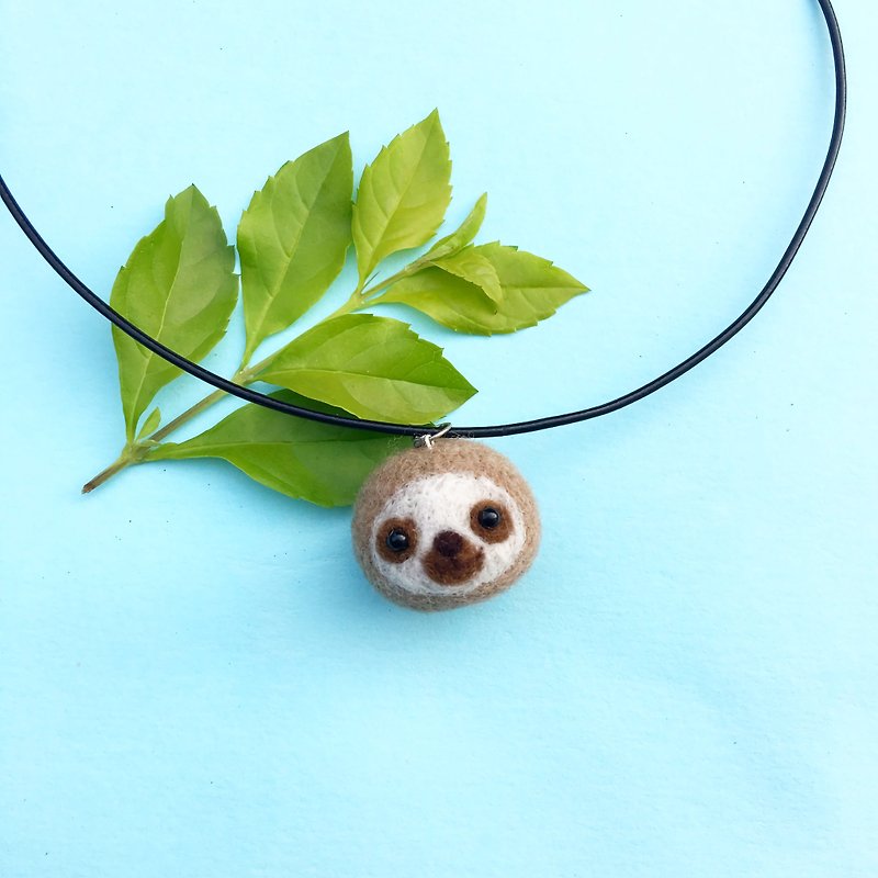 Wool Felt Sloth Head Necklace - สร้อยคอ - ขนแกะ สีน้ำเงิน