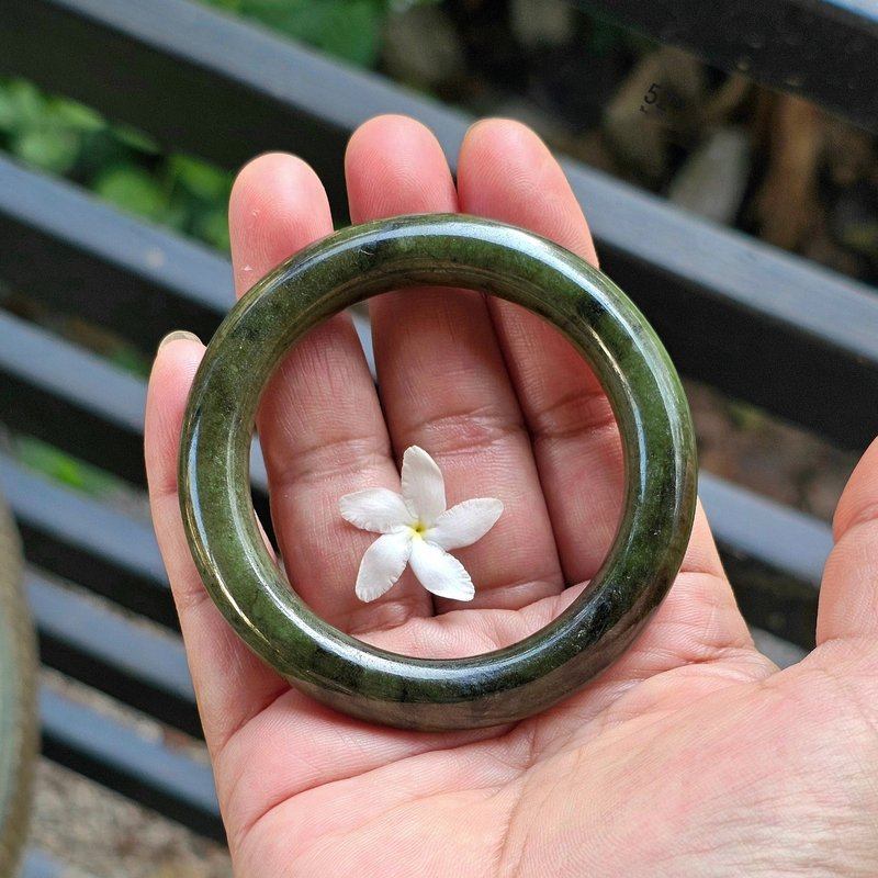 Burmese jade bracelet, dark honey green color, with black dots, translucent natural jade, Type-A, small donut shape - 手鍊/手環 - 石頭 綠色