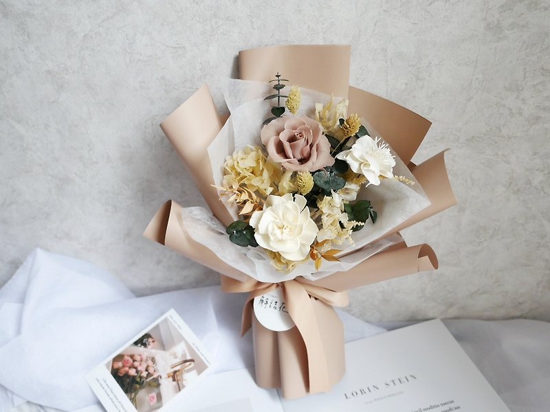 Small and medium-sized permanent rose bouquet [chestnut Brown] confession/proposal/birthday/anniversary/graduation bouquet - ช่อดอกไม้แห้ง - พืช/ดอกไม้ สีกากี