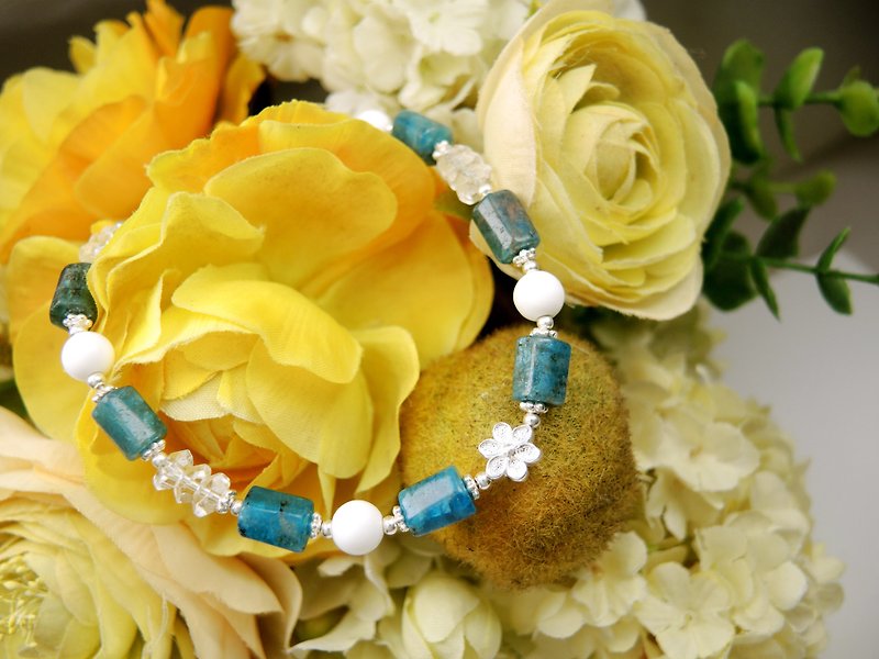 客製化禮物-湖-藍磷灰石硨磲白水晶925純銀設計手鍊 - 手鍊/手環 - 寶石 藍色