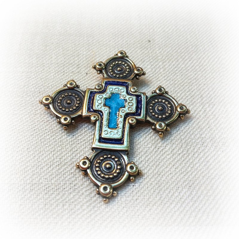 Cross necklace pendant with blue enamel,Vintage Brass Cross necklace pendant - 吊飾/掛飾 - 銅/黃銅 金色