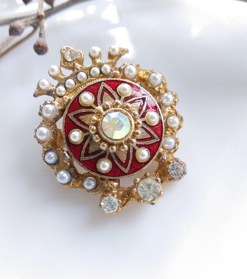 Vintage Jewelry 西洋古董飾品 皇室皇冠 小巧 仿珠徽紋 別針 - 徽章/別針 - 其他金屬 金色