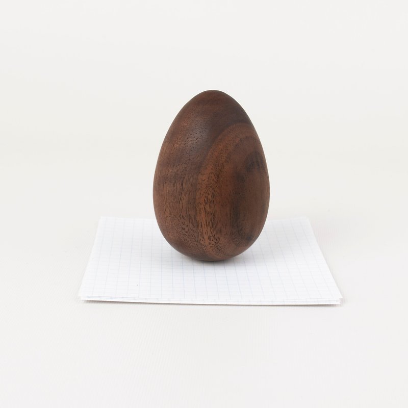 North American Black Walnut Black Walnut Egg Shaped Egg Paper Town Paperweight - อื่นๆ - ไม้ สีนำ้ตาล