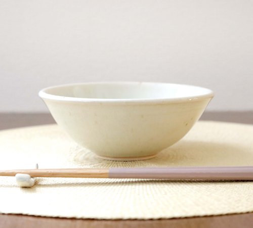 AmetsuchiKaoru Handwork & Art Studio 白陶土と藁灰釉の茶碗 ２