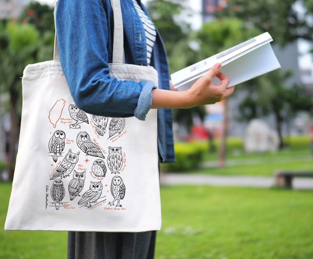 How To Style A Handy Canvas Tote Bag