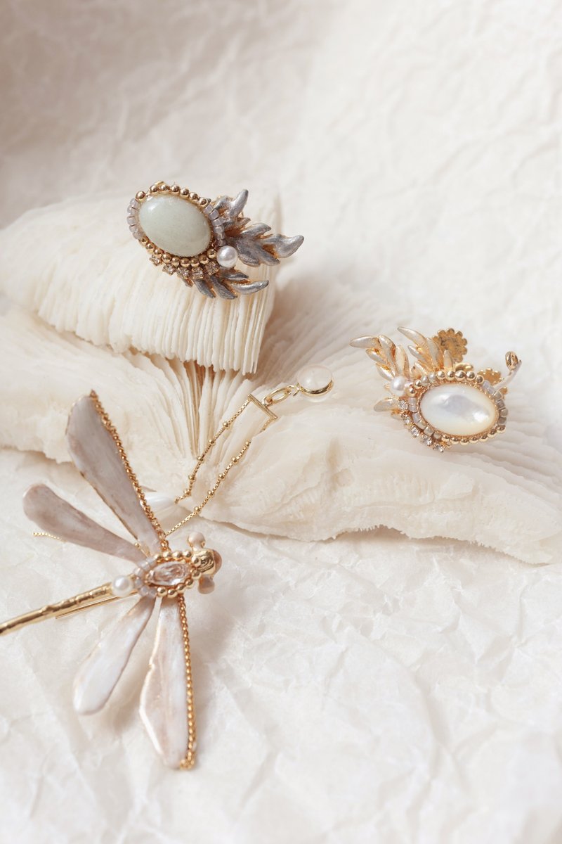 蔓、月桂樹、パール、クリスタル、アマゾナイト、白蝶貝、天然石、イヤーカフ、リング - ピアス・イヤリング - クリスタル 