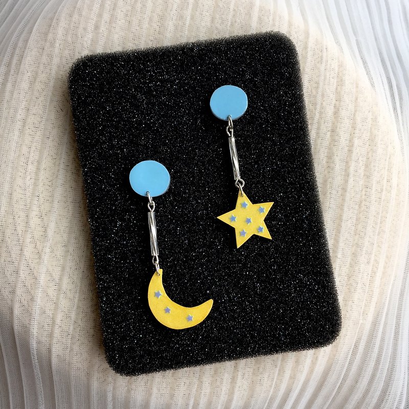 [Manual] dream fairy tale stars shine blue Huangyue Liang piece - ear clip earring ear wire - cute fashion simple personality nightclubs in Europe and America original meaning elegant banquet - Souvenir exchange holiday birthday Valentine's Day gift -  - Earrings & Clip-ons - Acrylic Yellow