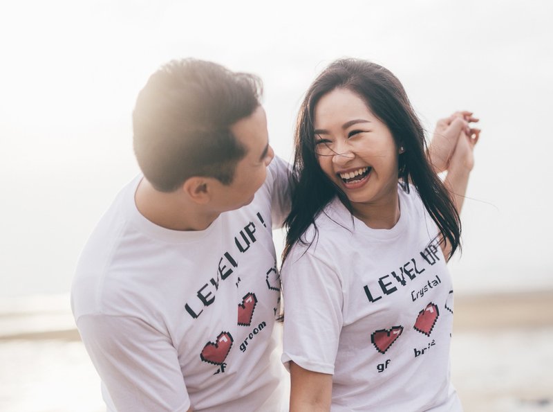 客製化情侶裝週年紀念日禮物 短袖T恤女  Level Up 【一套兩件】 - 女 T 恤 - 棉．麻 多色