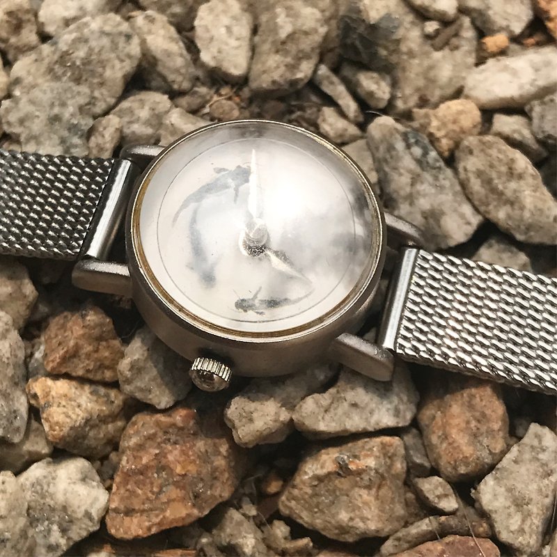 [Lost and find] cute moving fish ink bleu watch - นาฬิกาผู้หญิง - เครื่องเพชรพลอย ขาว
