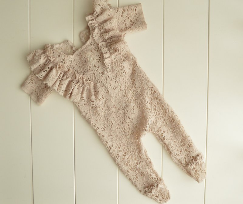 Newborn girl taupe ruffled lace photo prop footed romper . Gray newborn jumpsuit - 其他 - 其他材質 灰色