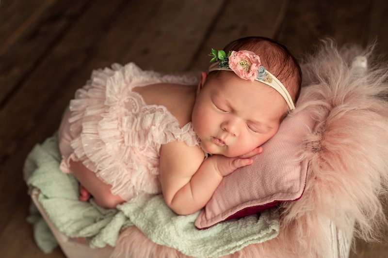 生まれたばかりの赤ちゃんの女の子の写真撮影のためのレースロンパース - ベビー用小物 - 金属 