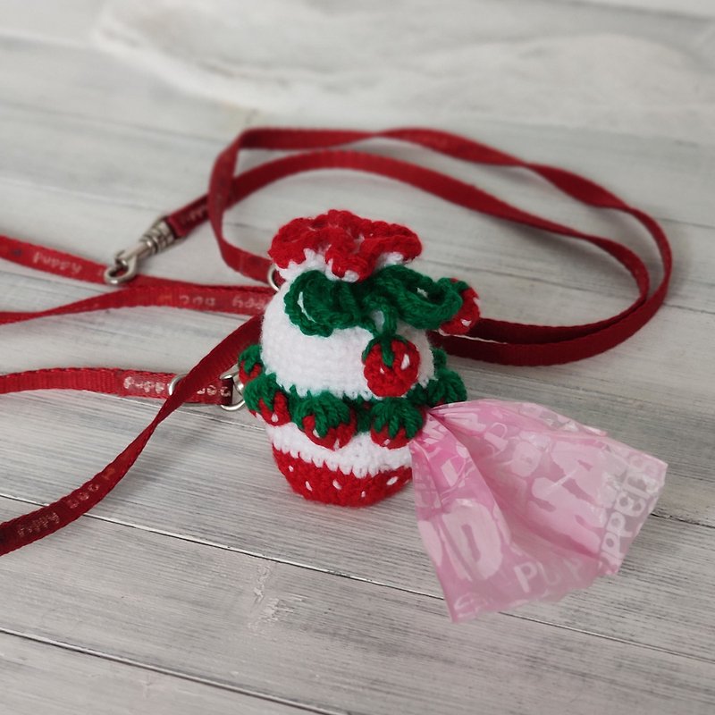 Dog poop bag holder Strawberry crochet dog waste bag Dog leash accessory - 寵物美容/清潔 - 壓克力 