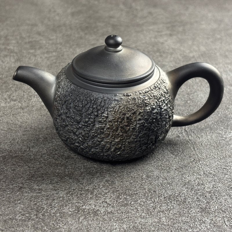 良時美器|永隆 煙燻爆紋冰煙壺 180ml - 茶壺/茶杯/茶具 - 陶 黑色