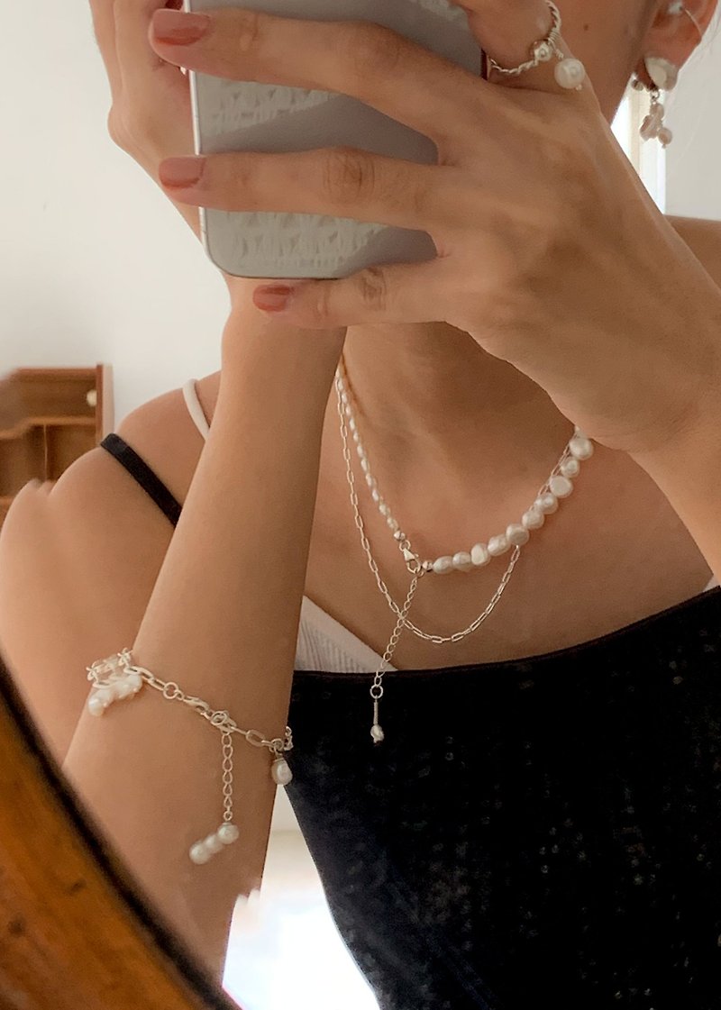 Asymmetrical Pearl Necklace in Sterling Silver - สร้อยคอ - โลหะ สีเงิน