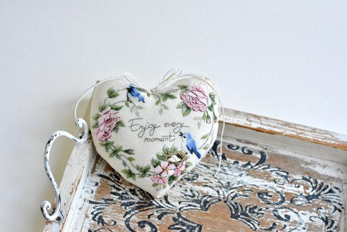 ハート装飾、鳥の心。モダンなフランスの装飾刺繍ハートの装飾品
