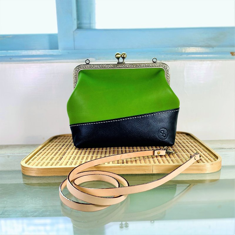 Cowhide personalized large-mouth gold cross-body bag-Youth Green-Display items to be cleared - กระเป๋าแมสเซนเจอร์ - หนังแท้ สีเขียว