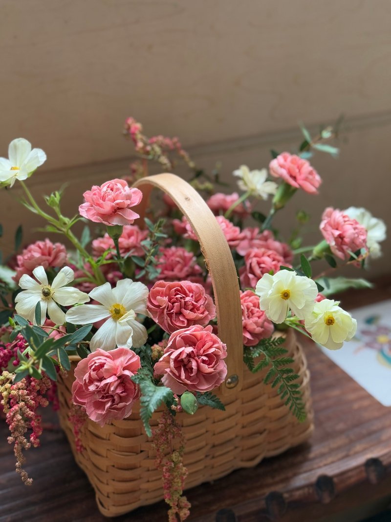 母親節 小提籃花 節日花禮 鮮花 康乃馨 提籃花藝 - 花藝/盆栽/植栽 - 植物．花 粉紅色
