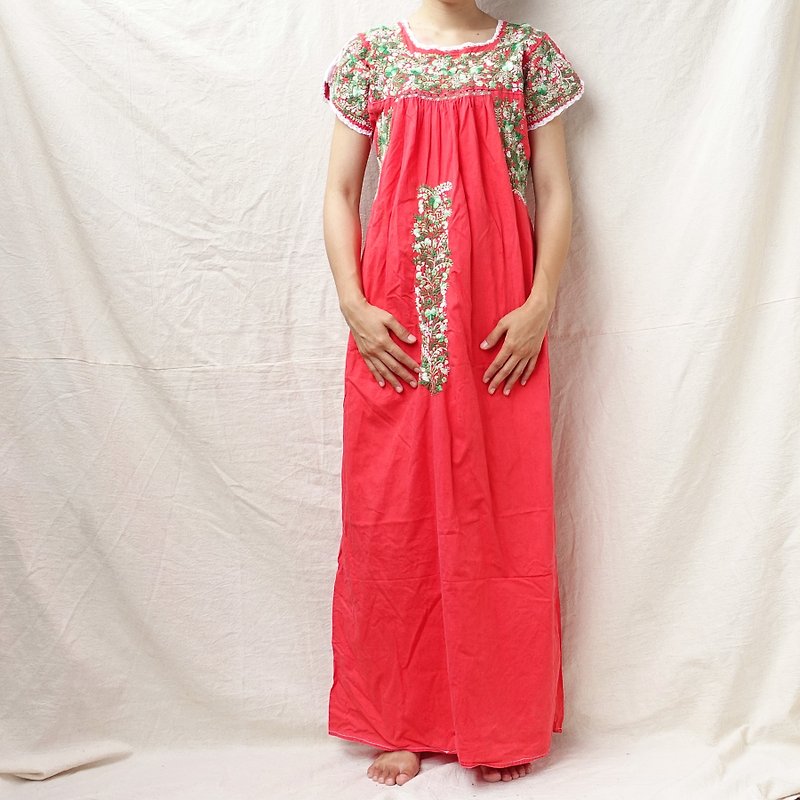 BajuTua / Vintage / Mexican Southern Watermelon Red Handmade Flower Embroidered Mini Dress - ชุดเดรส - ผ้าฝ้าย/ผ้าลินิน สีแดง