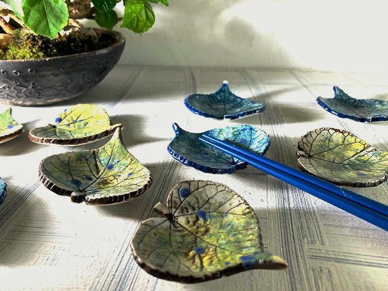 Ye Tuo Yellow Hibiscus Leaf Sauce Plate Chopstick Holder (Remade after Sold Out)_Chopstick Holder - Chopsticks - Pottery Green