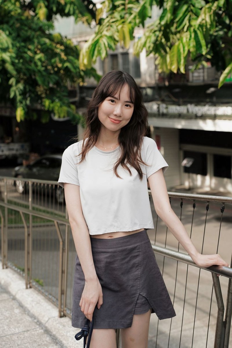 冰涼紗中線拼接短袖上衣(淺灰) - 女 T 恤 - 棉．麻 銀色