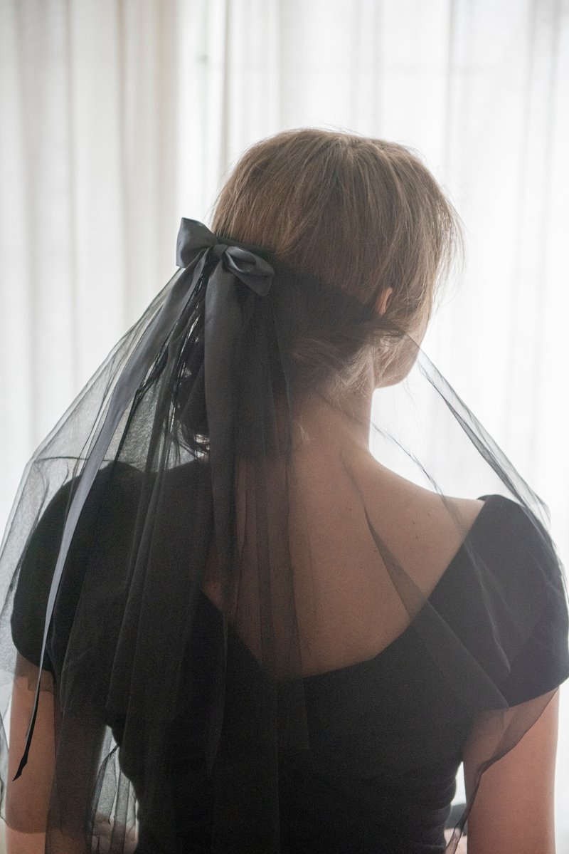 Black Ribbon Short Veil - เครื่องประดับผม - เส้นใยสังเคราะห์ 