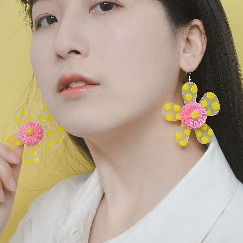 Hand-painted polka-dot flower earrings exaggerated earrings - Earrings & Clip-ons - Resin Yellow