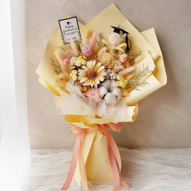 Second Generation Graduation Bouquet-Sunny Yellow/Bachelor Cap/Bowknot - ช่อดอกไม้แห้ง - พืช/ดอกไม้ สีเหลือง