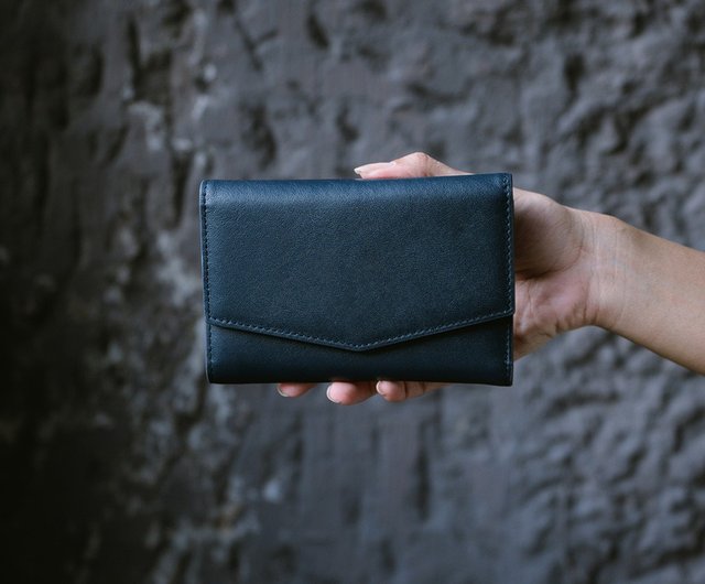 Thin envelope clearance wallet