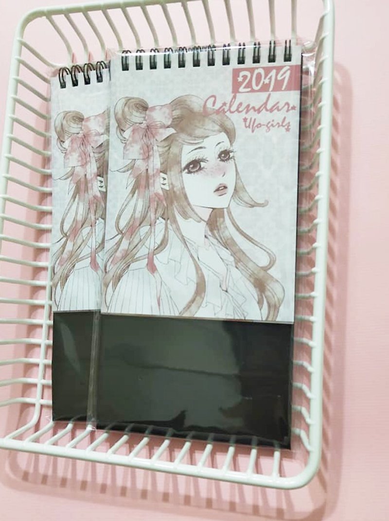 2019 girl illustration desk calendar - ปฏิทิน - กระดาษ สึชมพู