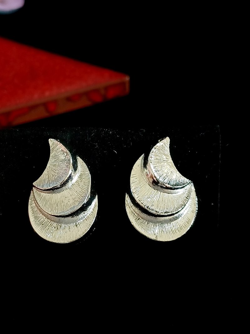 vintage jewelry  典雅銀絲螺旋 夾式耳環 - 耳環/耳夾/耳骨夾 - 其他金屬 
