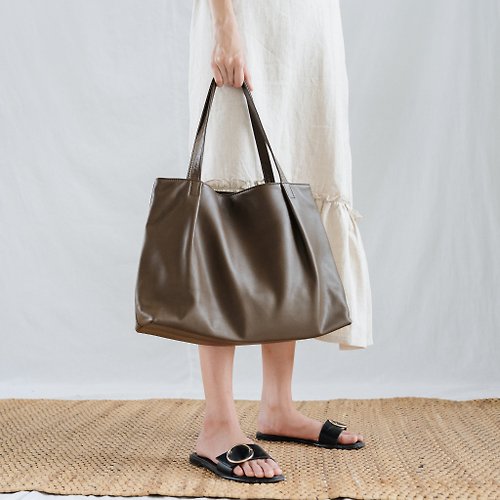 Thesis Crisis MARY-LIGHTWEIGHT WOMEN COW LEATHER TOTE BAG- DARK GREEN