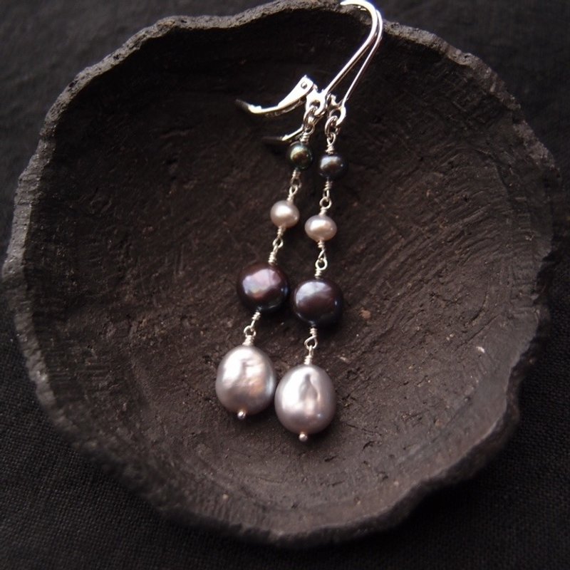 【SV】Baroque Pearl Mix Earrings　バロックパールMix フレンチピアス　Gray - 耳環/耳夾/耳骨夾 - 寶石 銀色