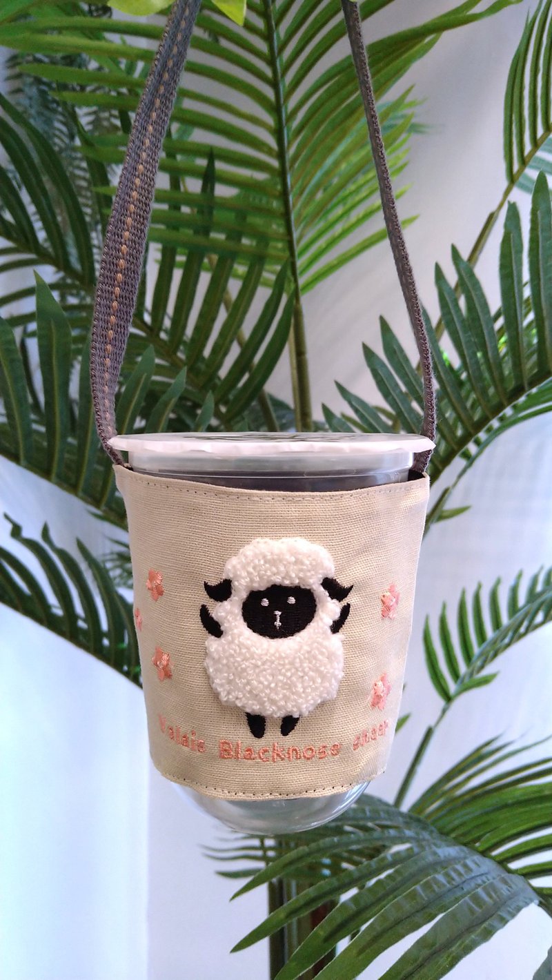 Embroidered Cup Cover [Animal Series] Three-dimensional Embroidered Eco-friendly Cup Cover with Flowers and Smiling Sheep - ถุงใส่กระติกนำ้ - ผ้าฝ้าย/ผ้าลินิน ขาว