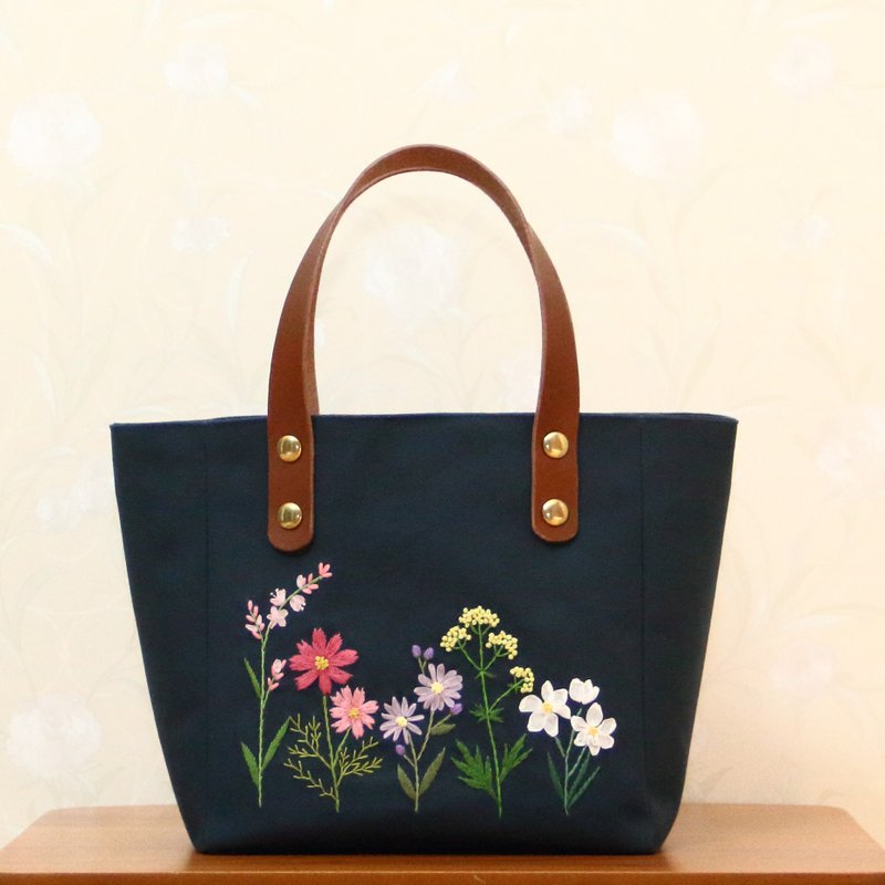 Hand-embroidered mini tote bag, canvas, autumn wildflowers, dark grey - กระเป๋าถือ - ผ้าฝ้าย/ผ้าลินิน 