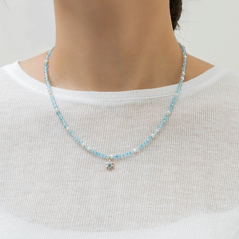 mini flower beaded necklace Stone flower Gemstone necklace - สร้อยคอ - เครื่องเพชรพลอย สีน้ำเงิน