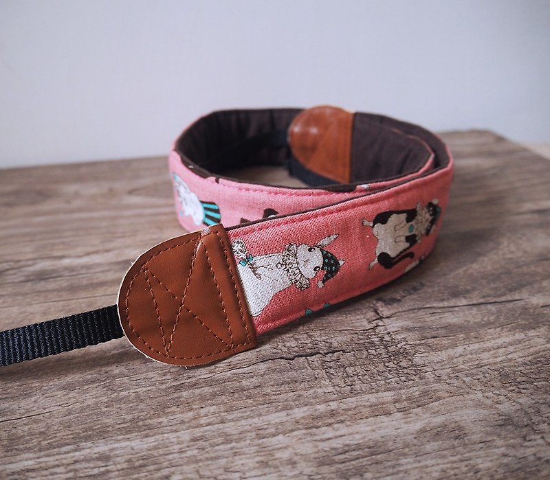 Out-of-print product | Stress-reducing camera strap camera strap camera strap (cat, squirrel, rabbit-peach) - Camera Straps & Stands - Cotton & Hemp Pink