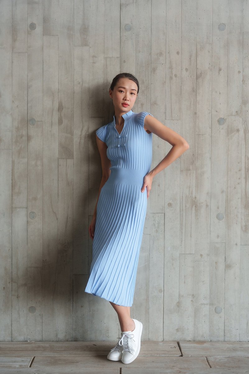 Power Shoulder Ribbed Qipao (Light Blue) - กี่เพ้า - ผ้าฝ้าย/ผ้าลินิน สีน้ำเงิน