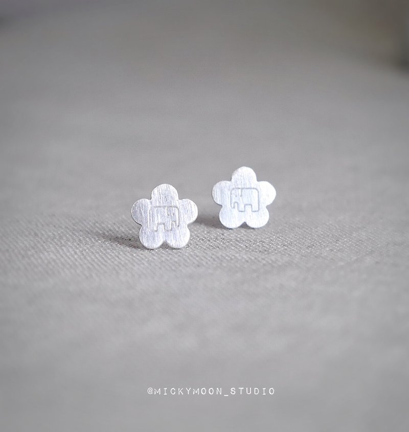 Flower with elephant Silver Earrings,925 Sterling Silver - 耳環/耳夾 - 純銀 銀色