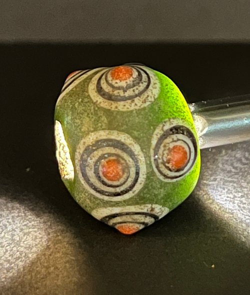 ★G2702★古代とんぼ玉 (A46) 西アジア　重層8眼　ガラスビーズ 西アジアの九眼古代ガラス玉、古いガラス玉、古代ガラス玉、フェニキア